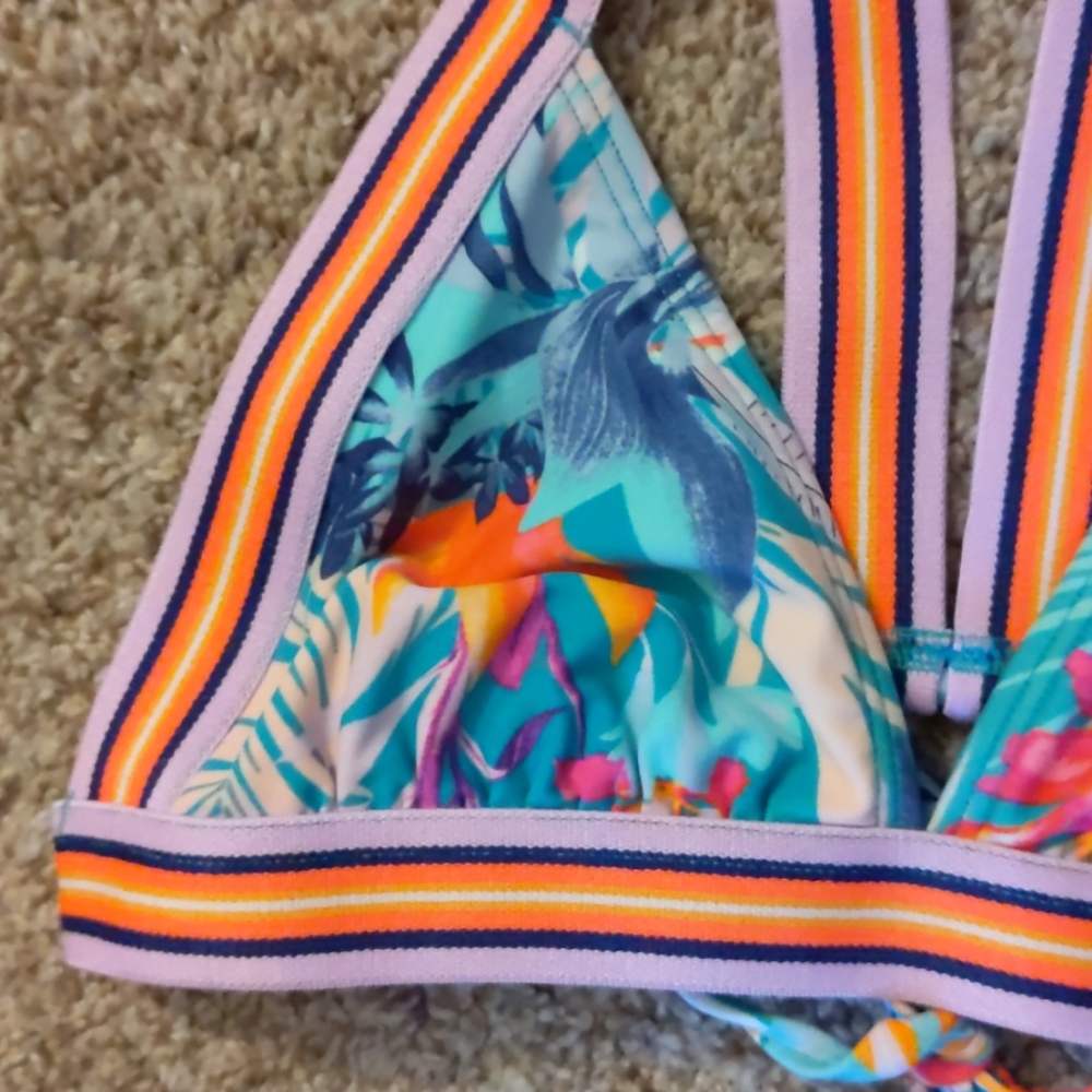 Xhilaration Bikini Top, Swimsuit  . Size M - Picture 2 of 7